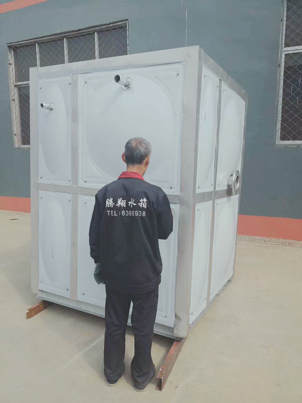 不銹鋼保溫水箱整體發貨